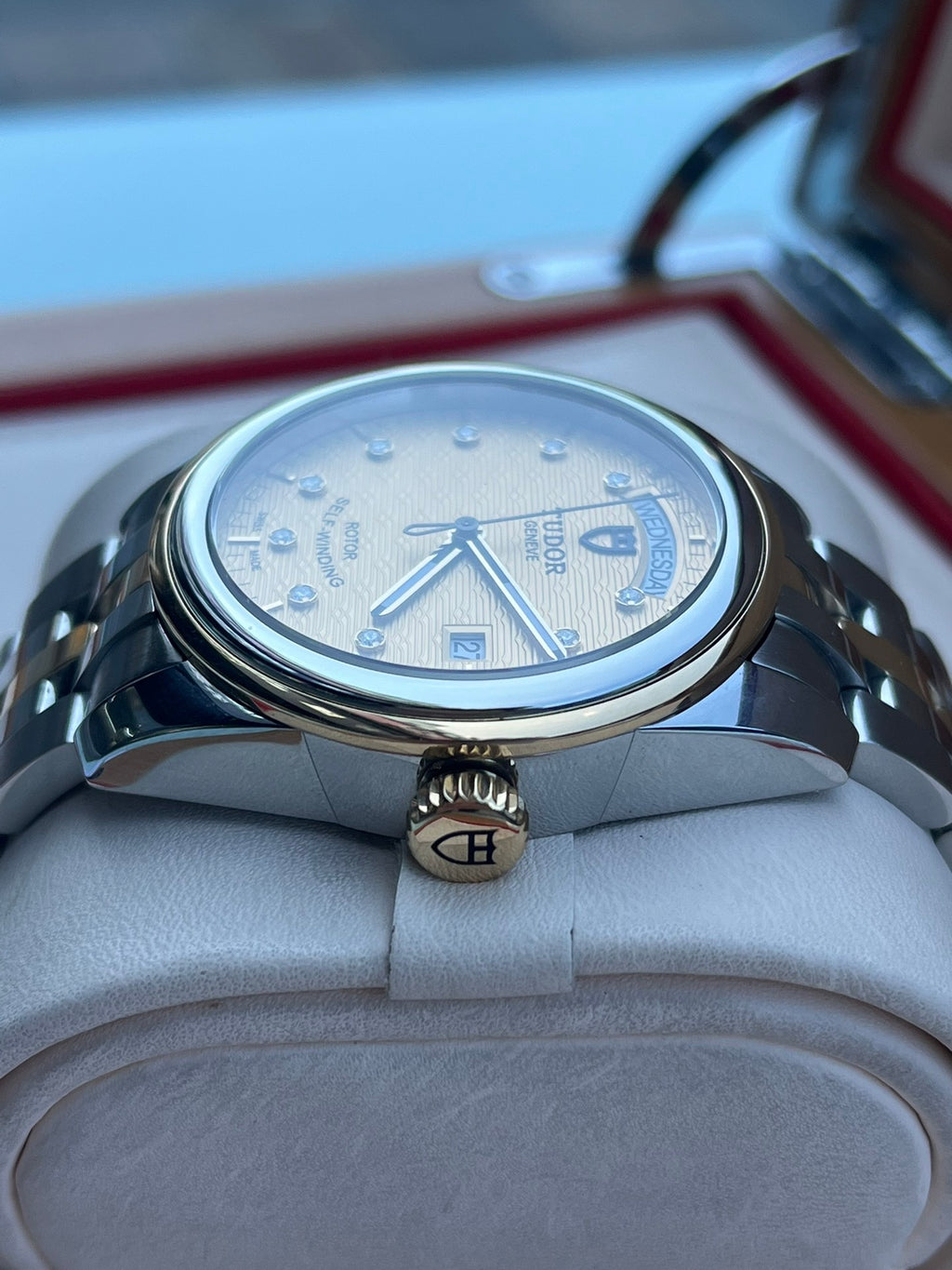 Tudor Junjue Sunday Calendar Model Gold Automatic (self-winding) watch 39 millimeters m56003-0004