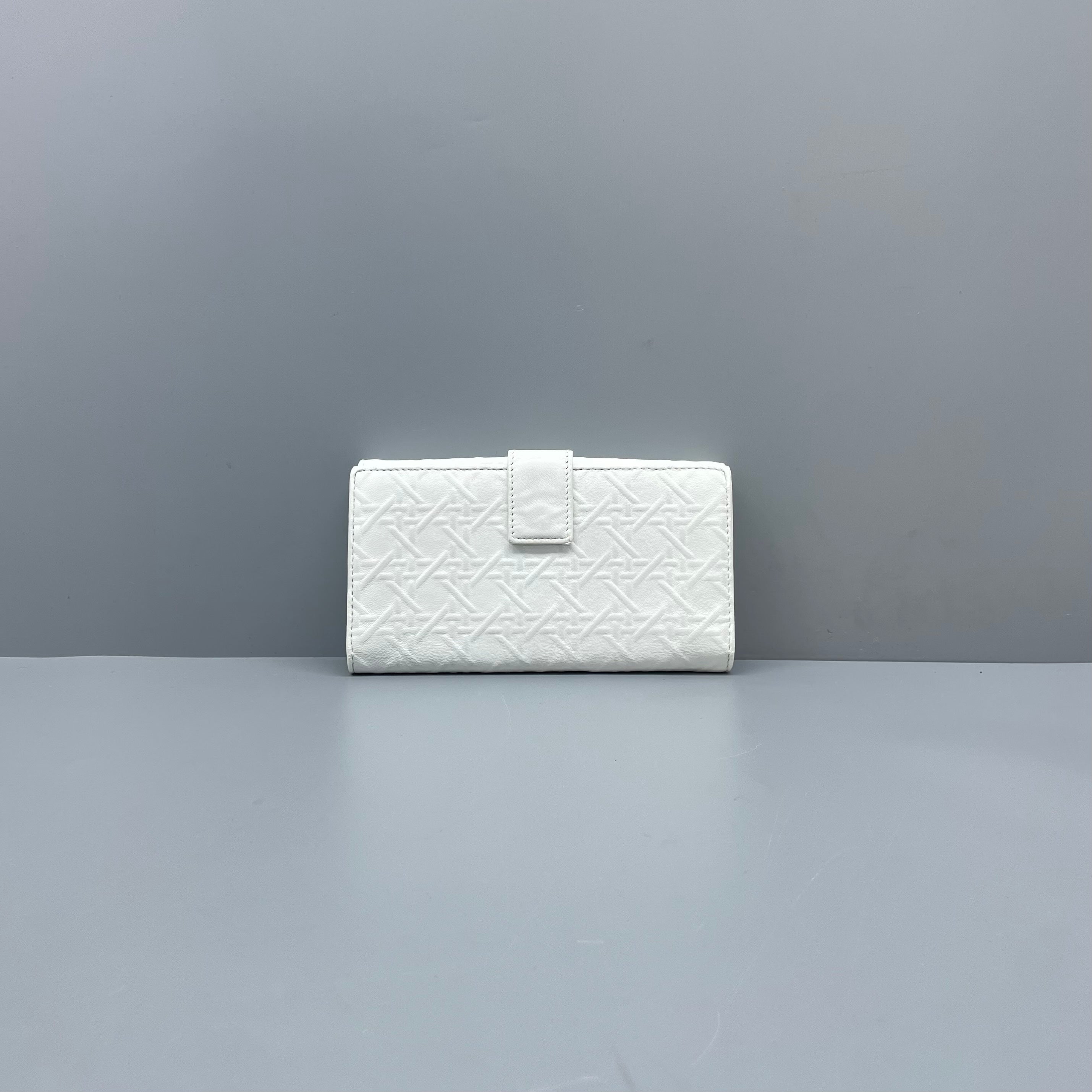 Dior White