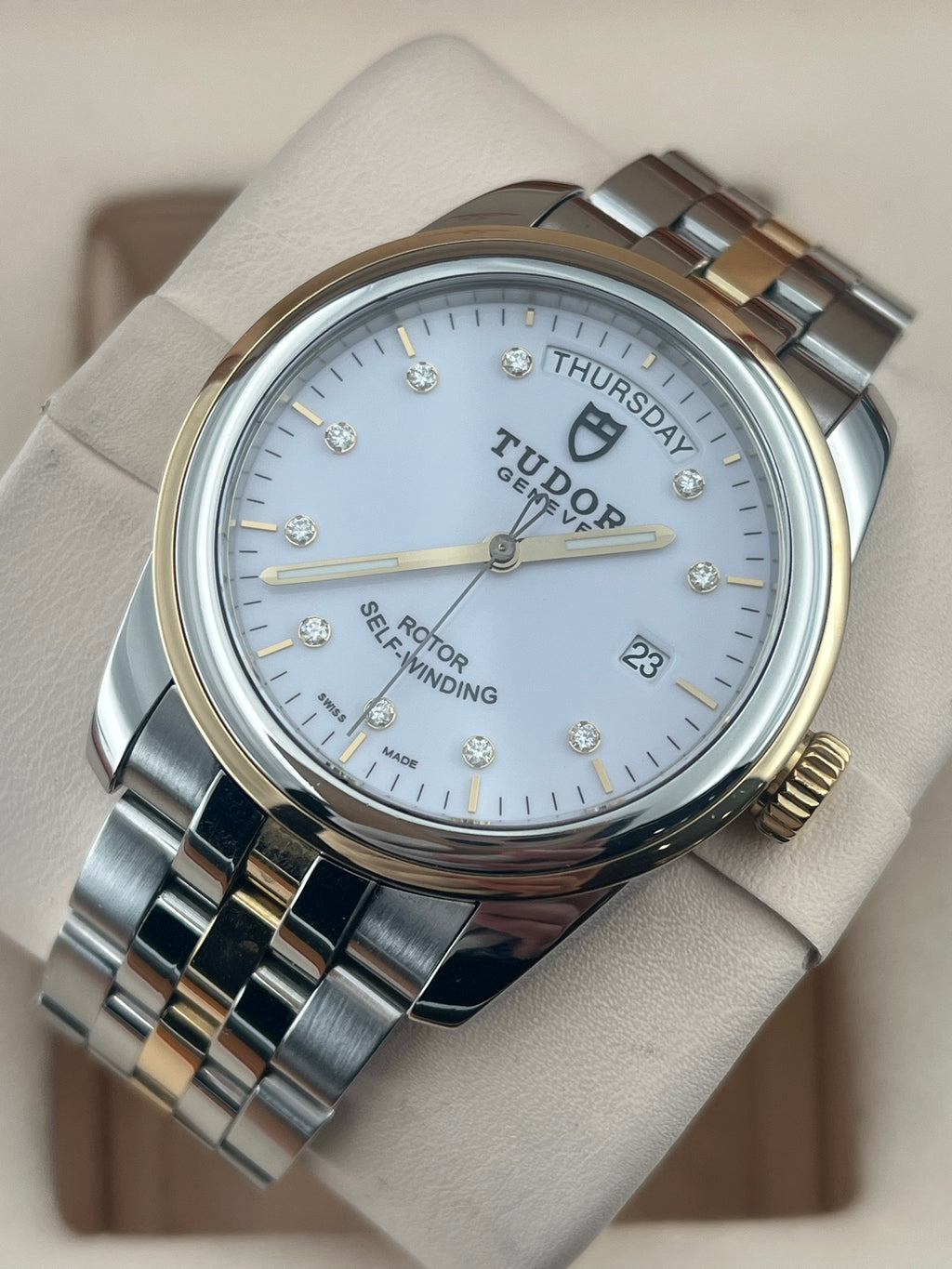 Tudor Junjue Sunday Calendar Model White Automatic (self-winding) watch 39 millimeters m56003-0113