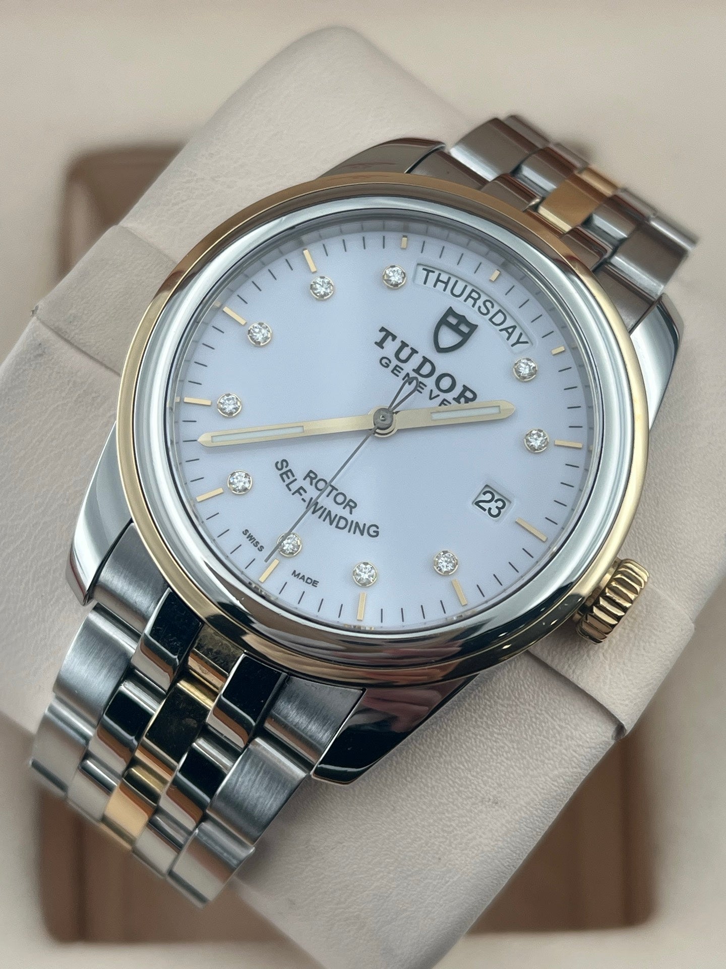 Tudor Junjue Sunday Calendar Model White Automatic (self-winding) watch 39 millimeters m56003-0113