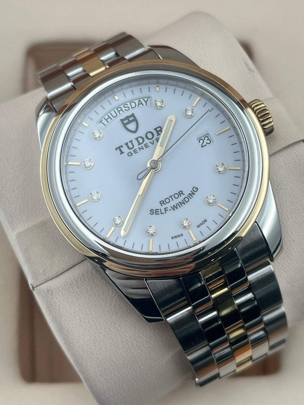 Tudor Junjue Sunday Calendar Model White Automatic (self-winding) watch 39 millimeters m56003-0113