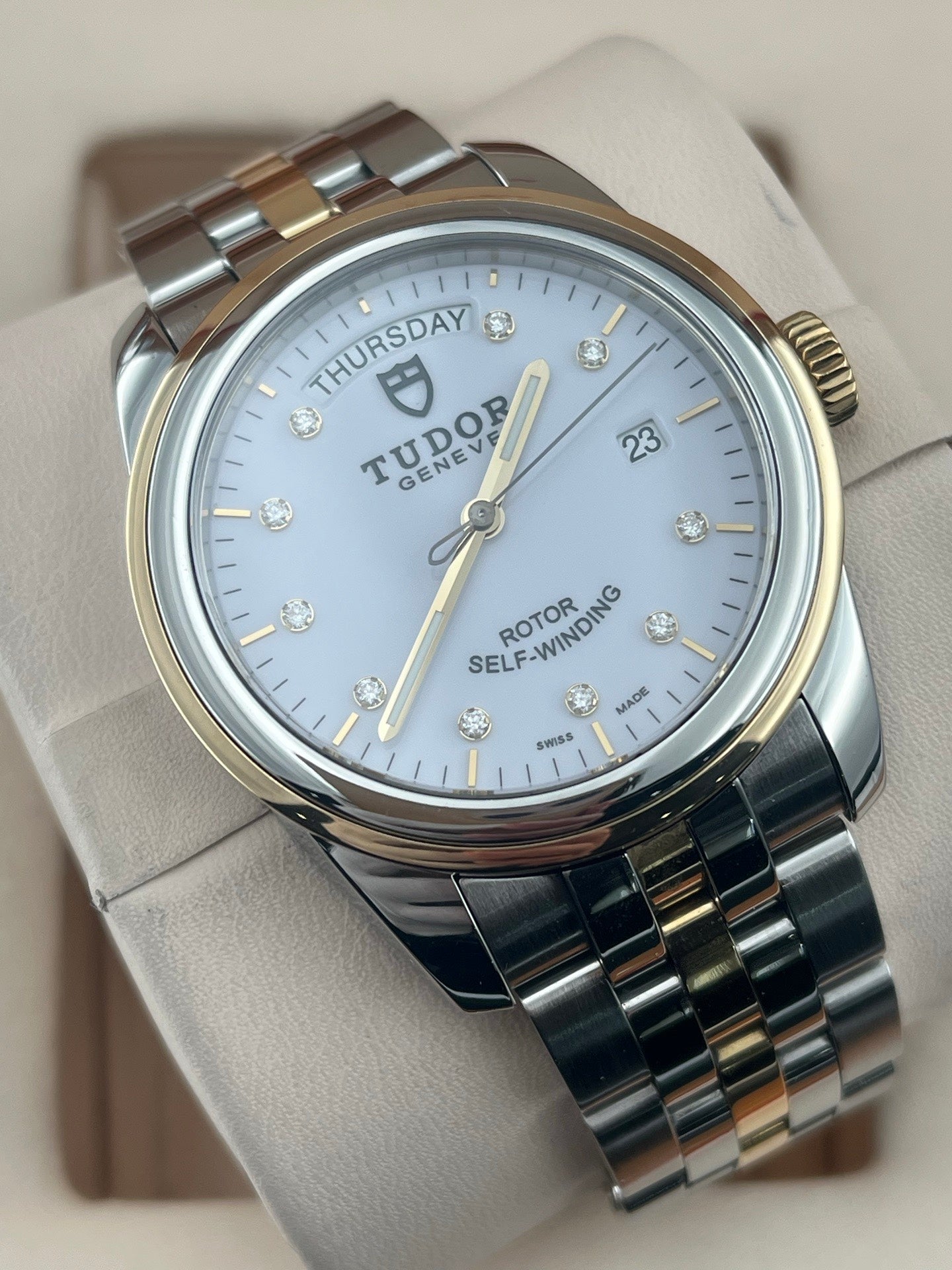Tudor Junjue Sunday Calendar Model White Automatic (self-winding) watch 39 millimeters m56003-0113