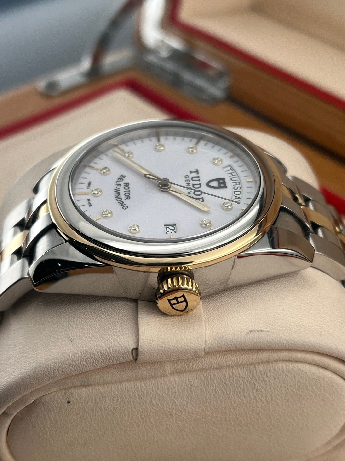 Tudor Junjue Sunday Calendar Model White Automatic (self-winding) watch 39 millimeters m56003-0113