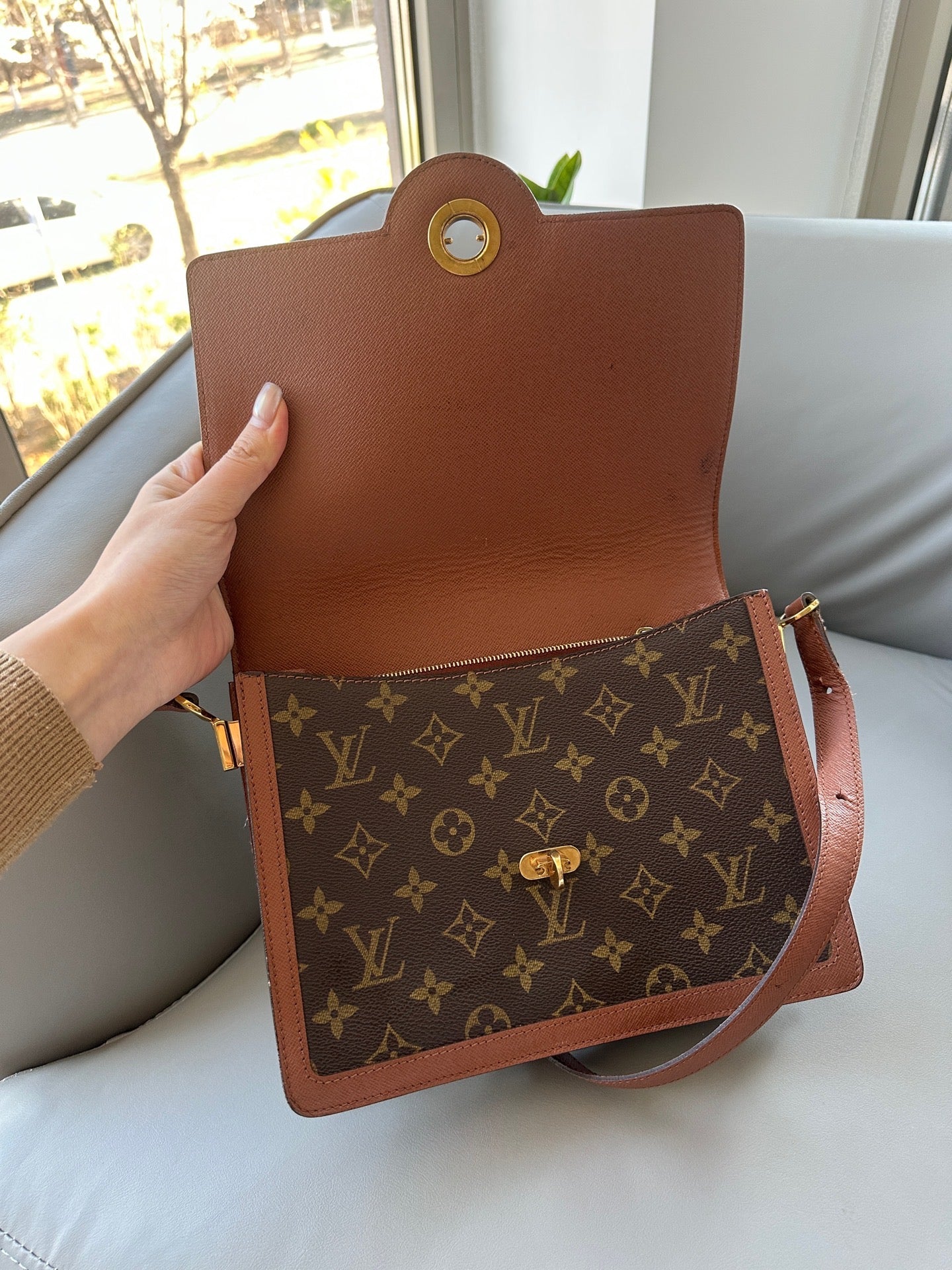 Louis Vuitton Messenger Bag