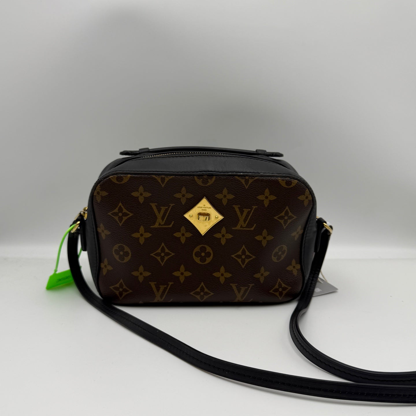 Louis Vuitton 22.0x 16.0x 8.0 cm M43555