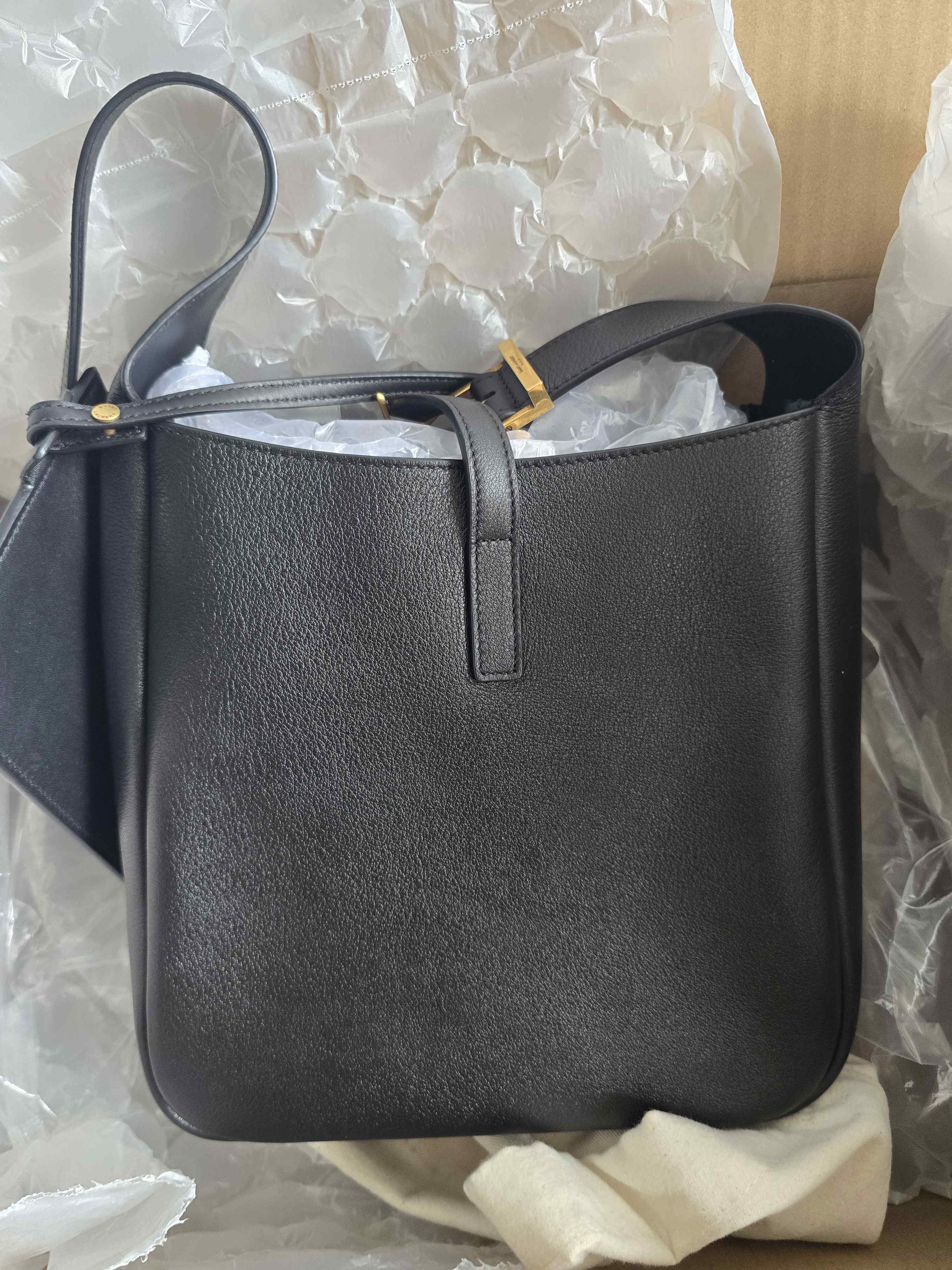 Saint laurent LE 5 to 7 small soft grained-leather handbag Leather 23x22x8.5cm 713938AAAUQ4100