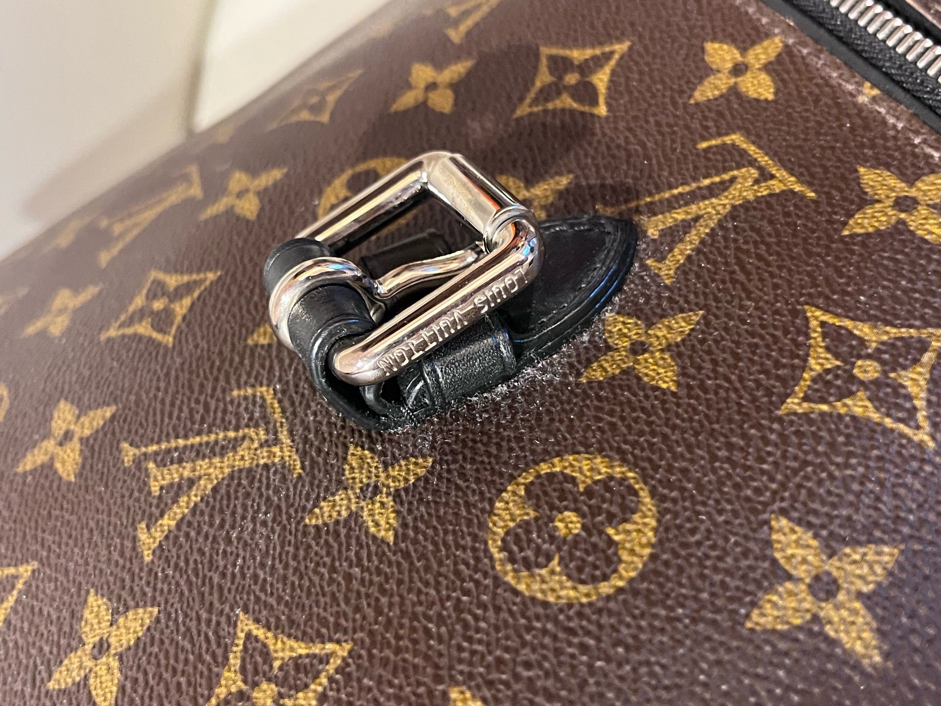 Louis Vuitton M40637