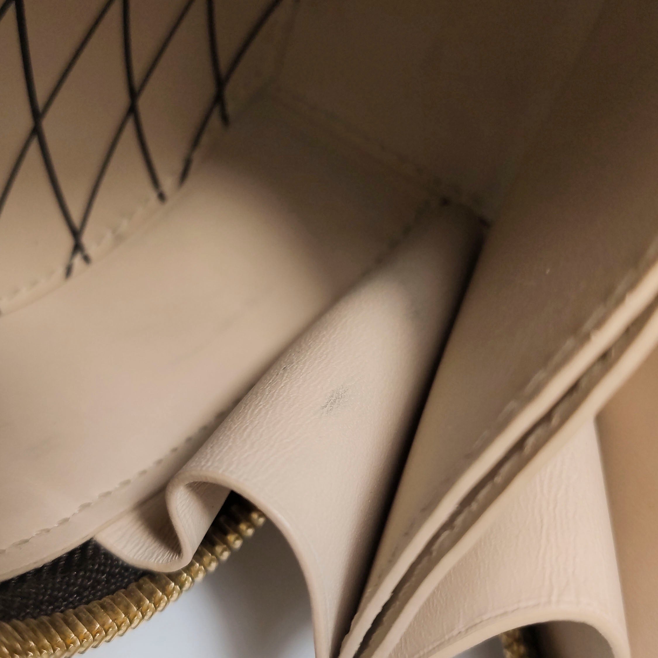 Louis Vuitton Boite Chapeau Crossbody M44699