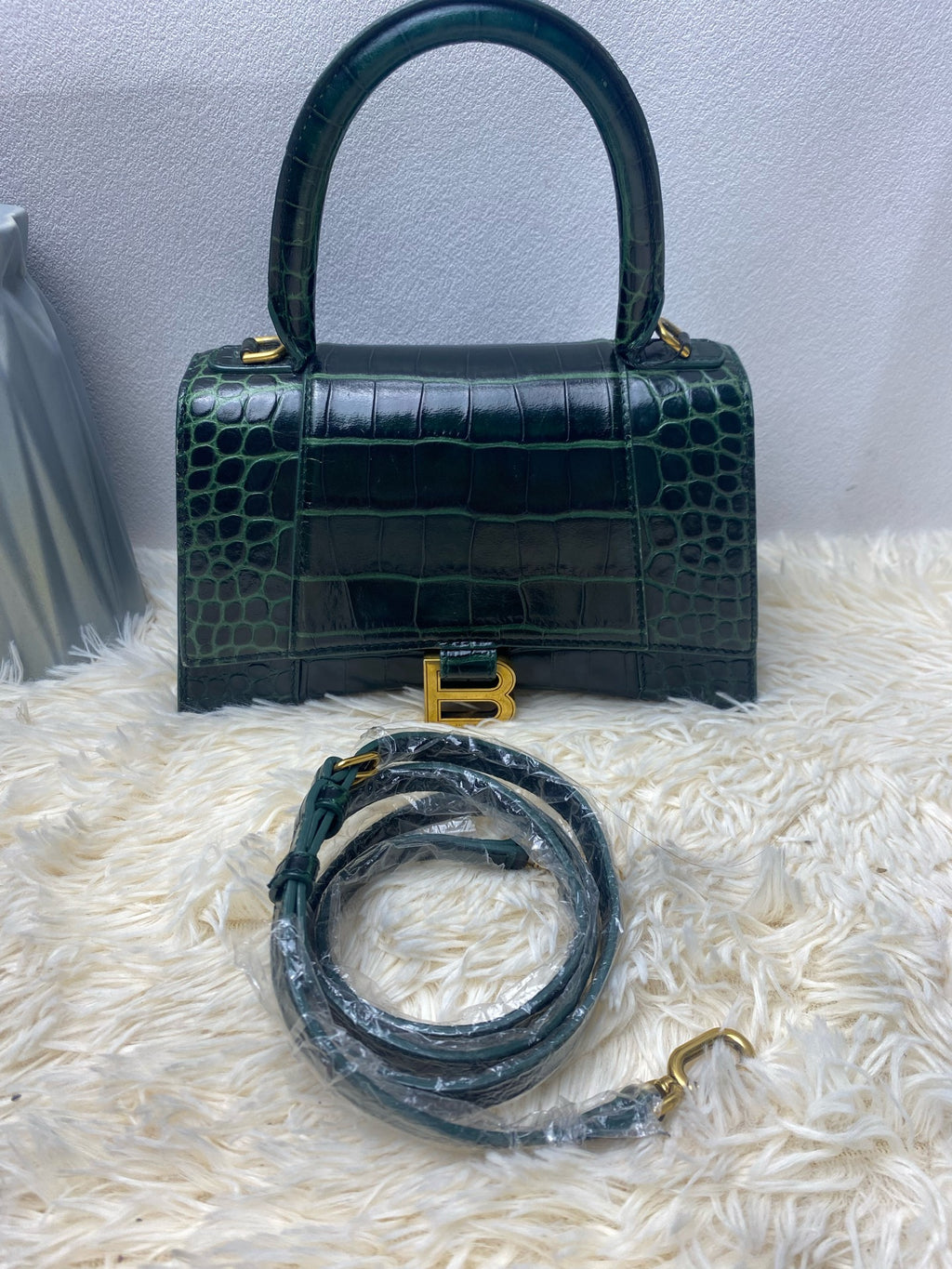 Balenciaga 18.8 cm long x 13.0 cm high x 7.9 cm wide 5928331LRGM3011