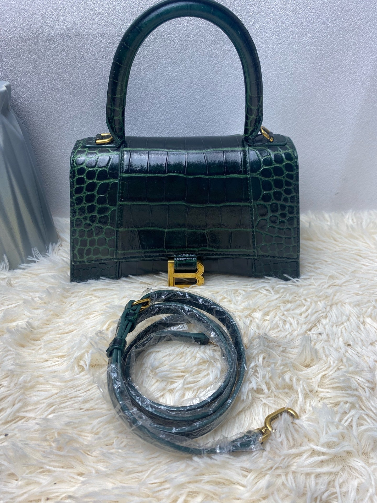 Balenciaga 18.8 cm long x 13.0 cm high x 7.9 cm wide 5928331LRGM3011