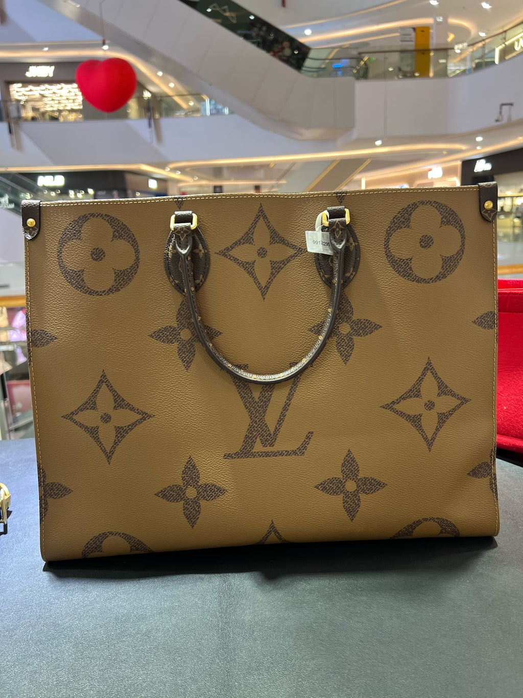 Louis Vuitton M44576