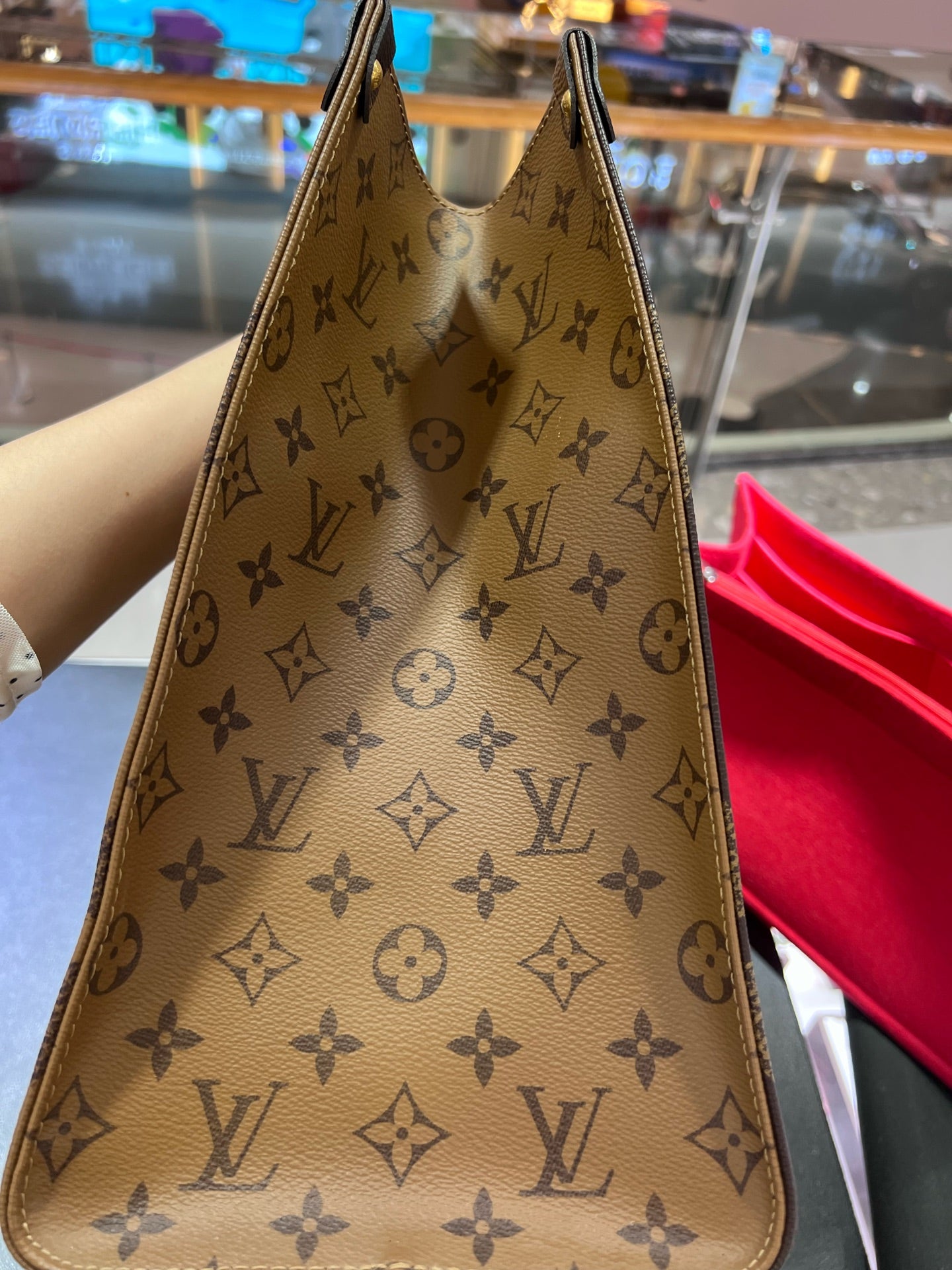 Louis Vuitton M44576