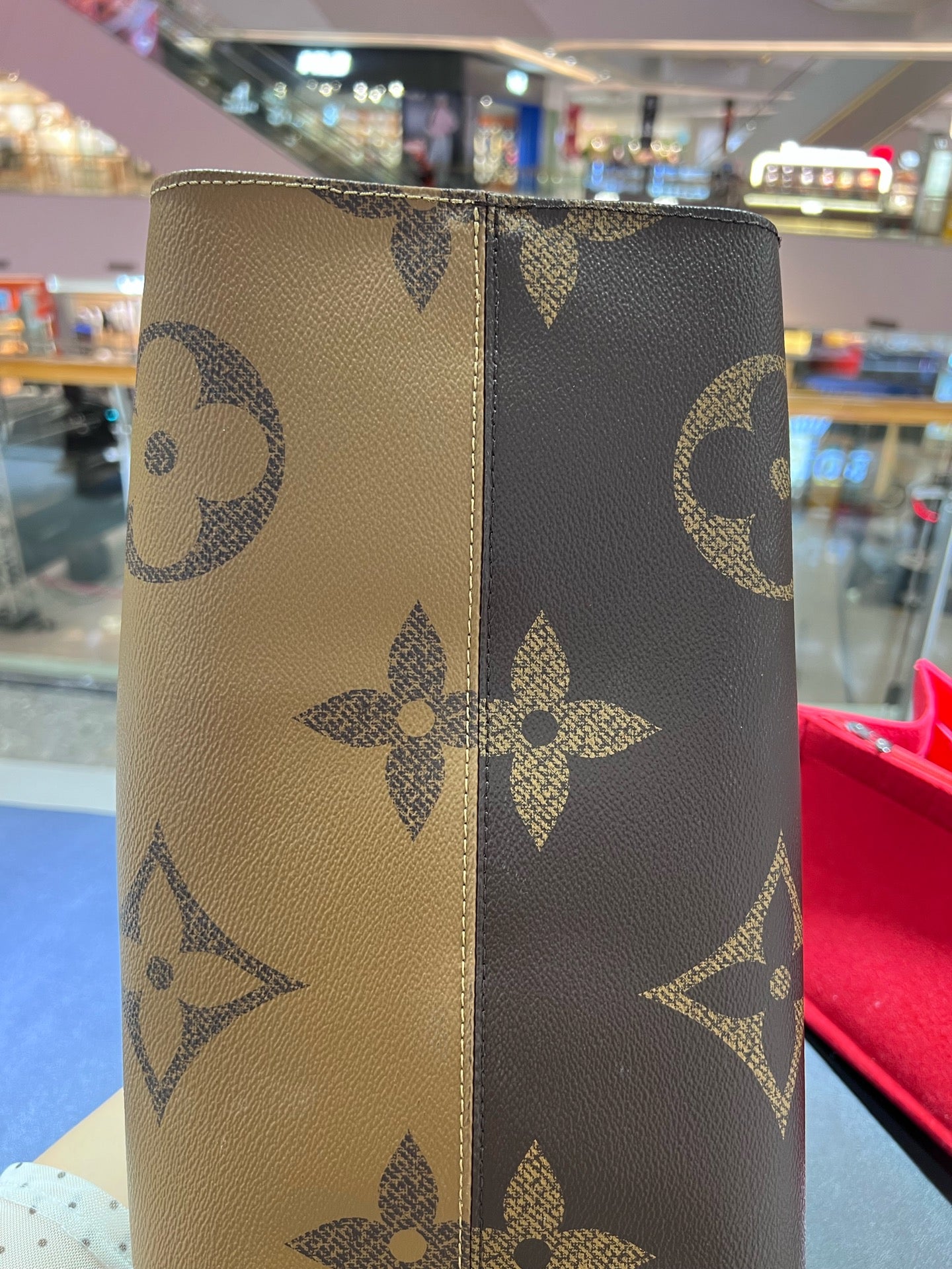 Louis Vuitton M44576
