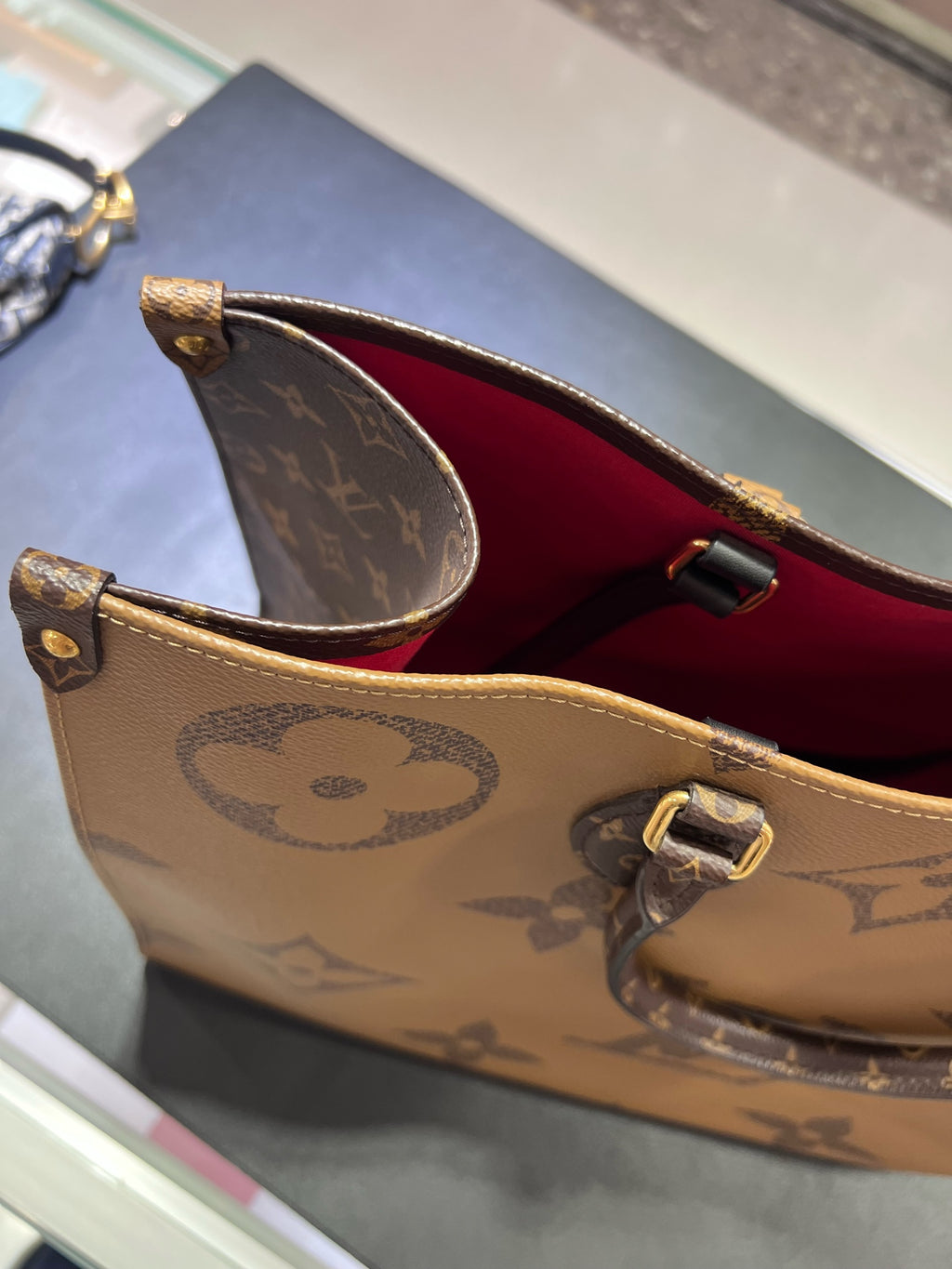 Louis Vuitton M44576