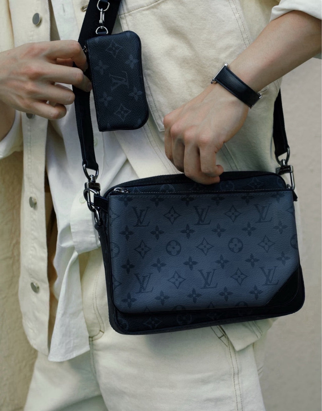 Louis Vuitton Messenger Bag