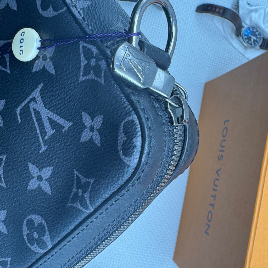 Louis Vuitton Messenger Bag