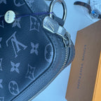 Louis Vuitton Messenger Bag