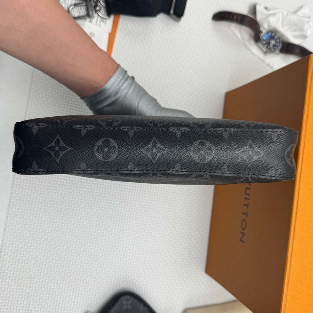 Louis Vuitton Messenger Bag