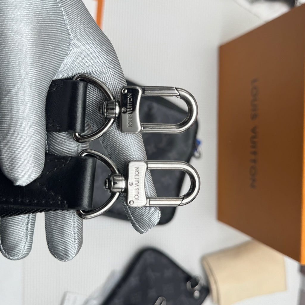 Louis Vuitton Messenger Bag