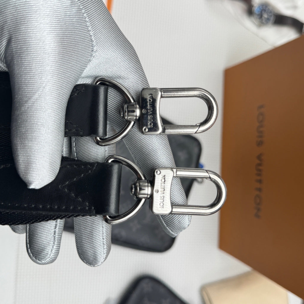 Louis Vuitton Messenger Bag