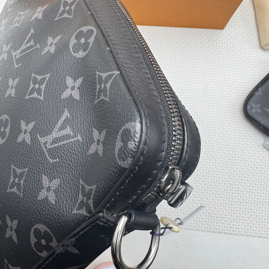 Louis Vuitton Messenger Bag
