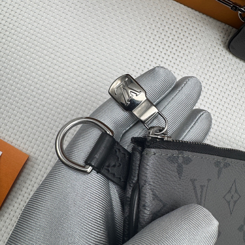 Louis Vuitton Messenger Bag