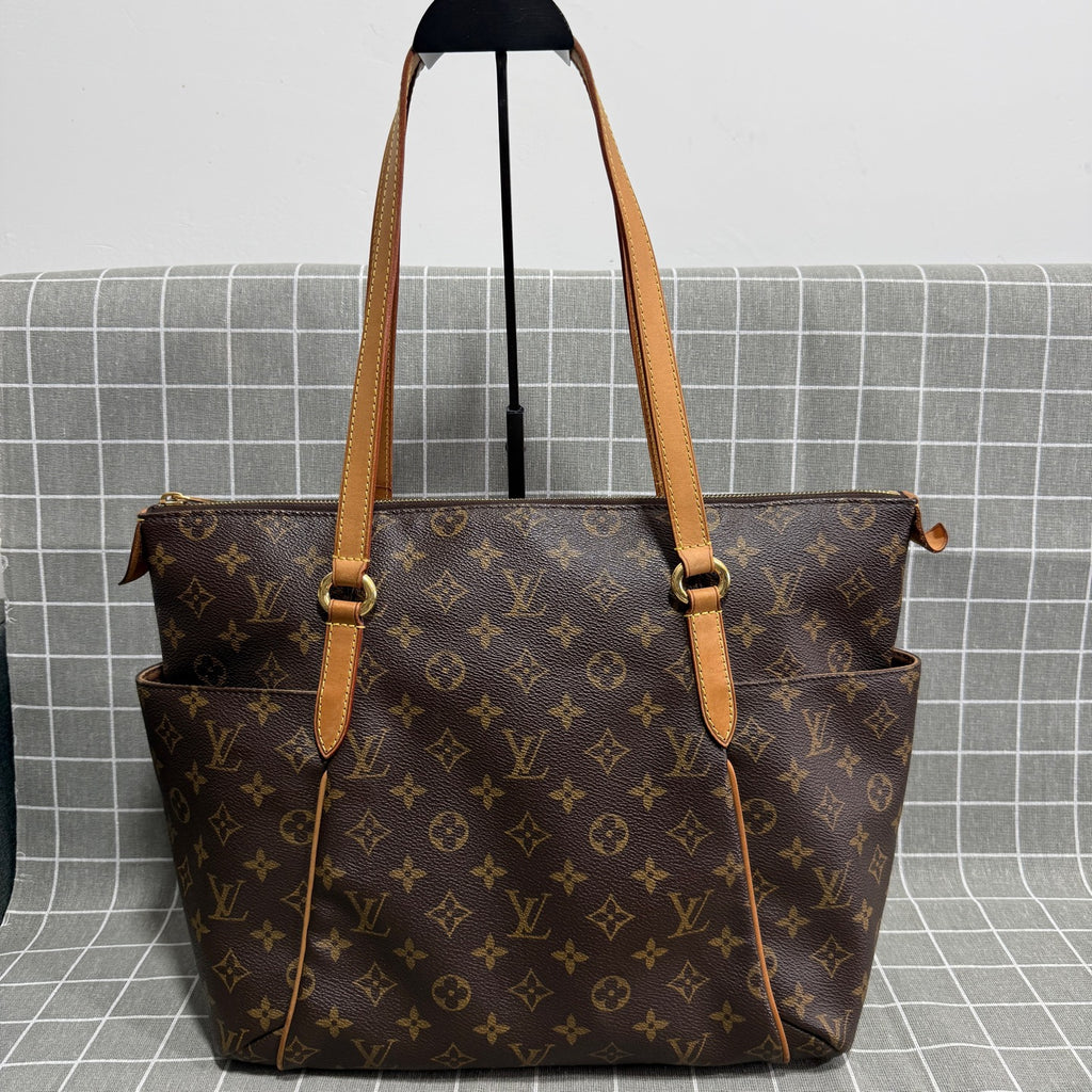 Louis Vuitton Leather M56688