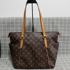 Louis Vuitton Leather M56688