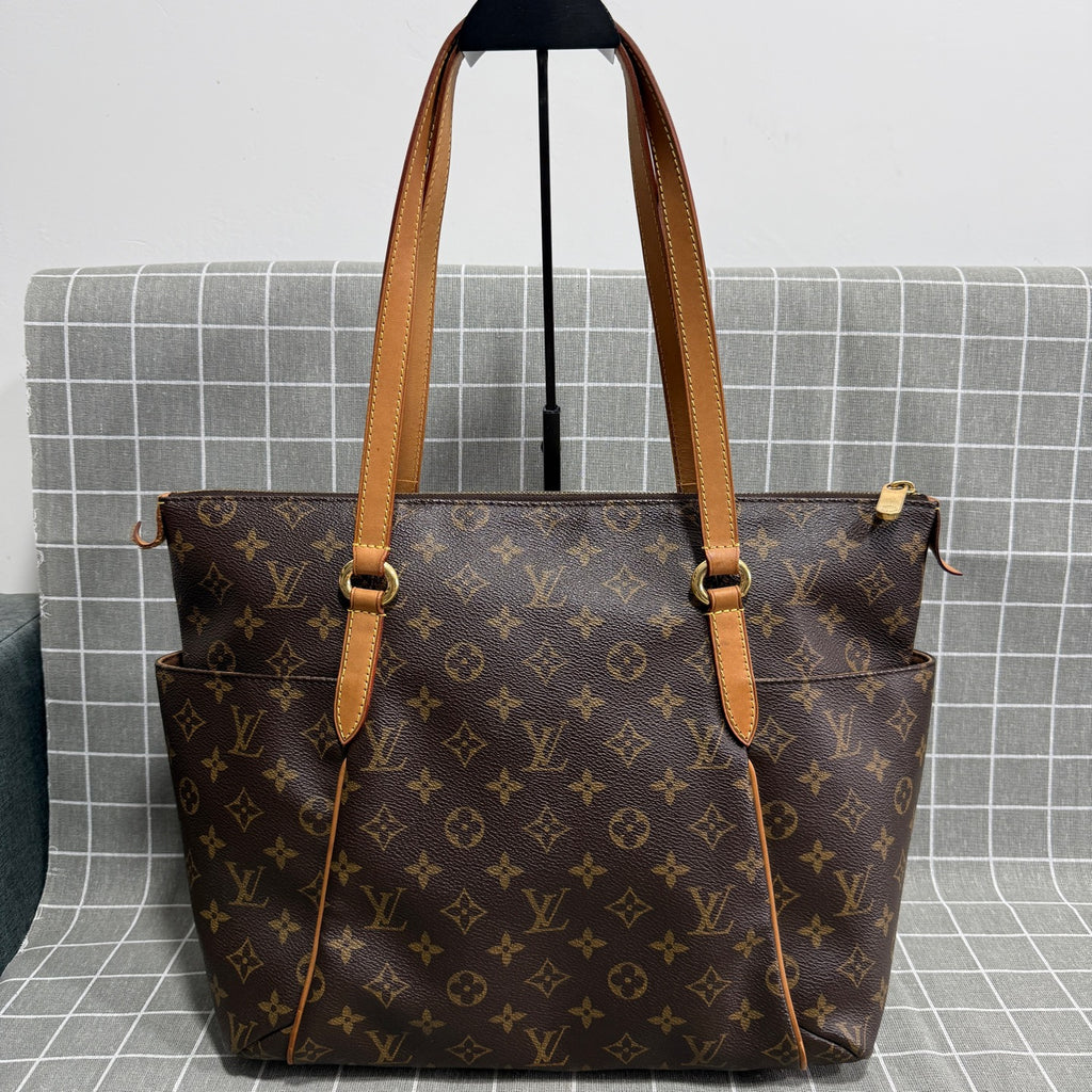 Louis Vuitton Leather M56688