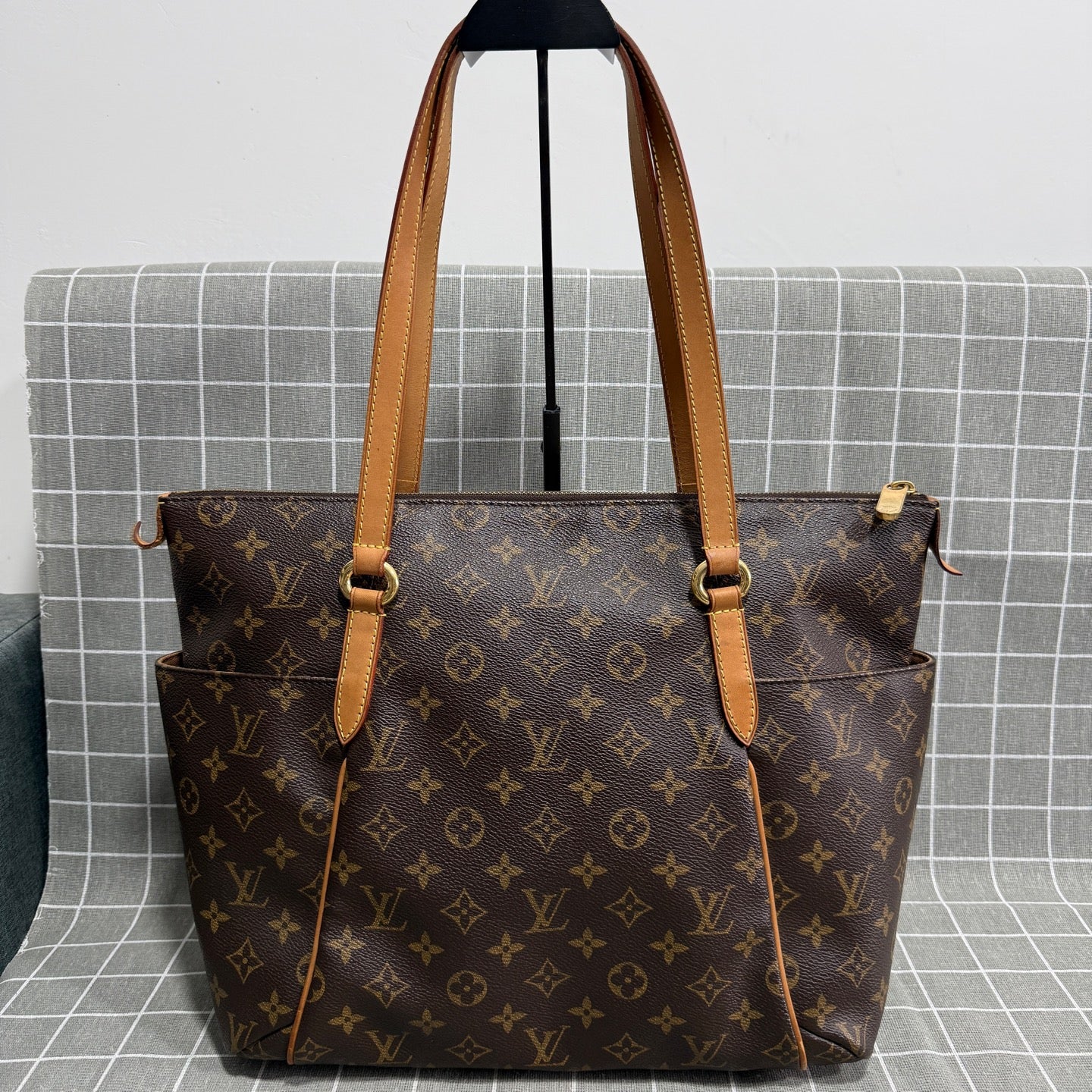Louis Vuitton Leather M56688