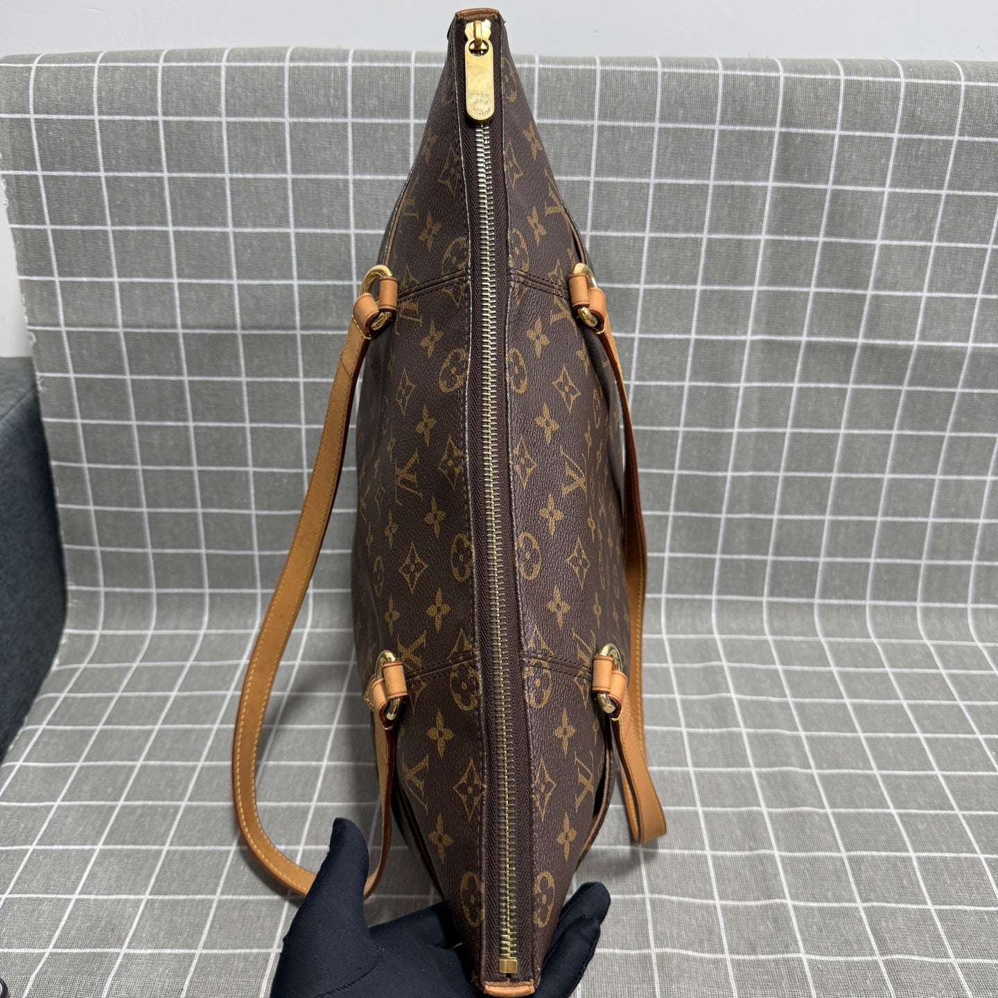 Louis Vuitton Leather M56688