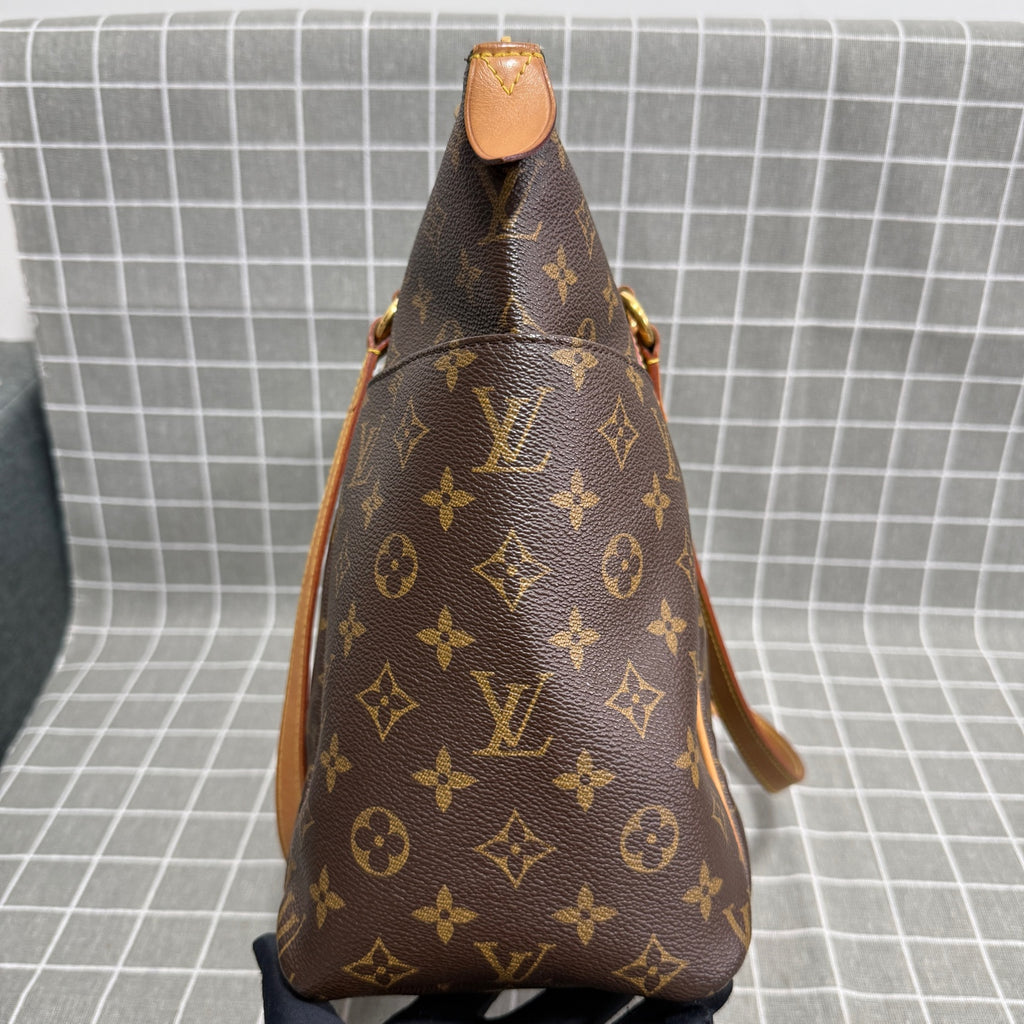 Louis Vuitton Leather M56688