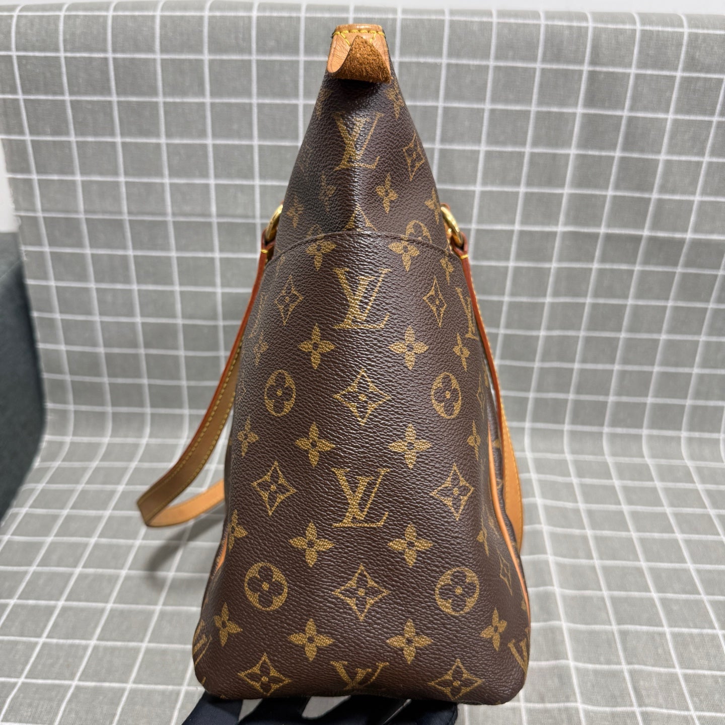 Louis Vuitton Leather M56688