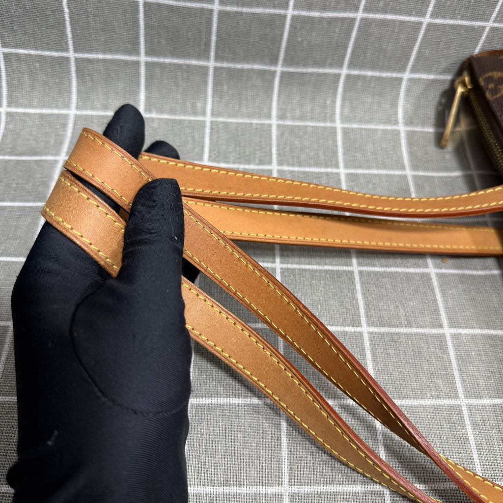 Louis Vuitton Leather M56688
