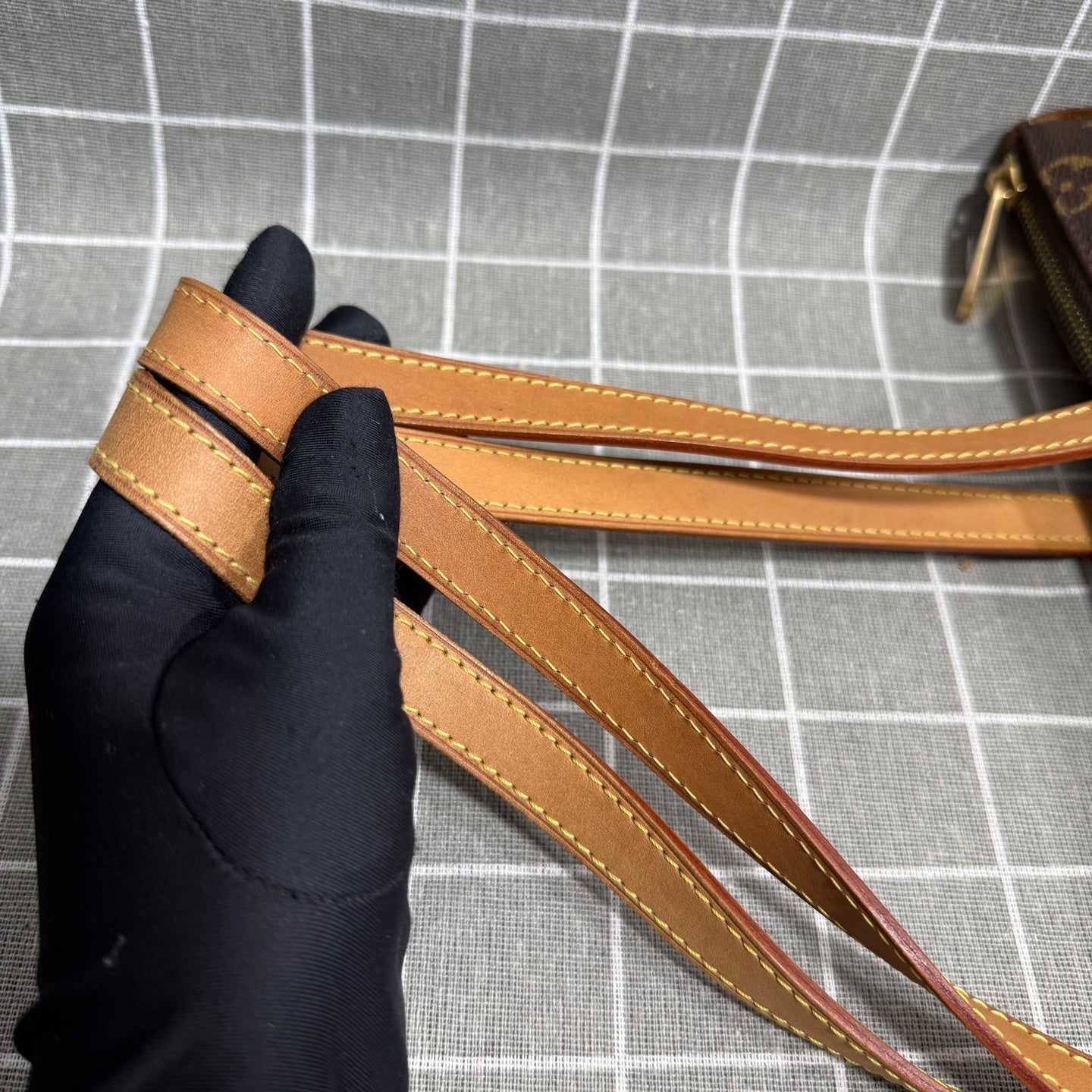 Louis Vuitton Leather M56688