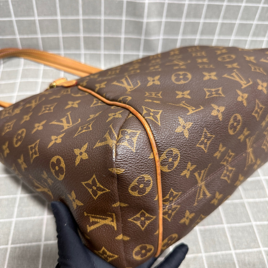 Louis Vuitton Leather M56688