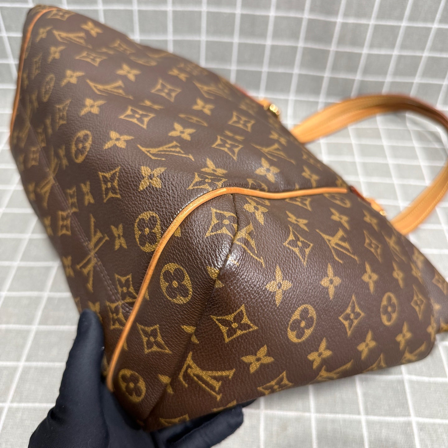 Louis Vuitton Leather M56688