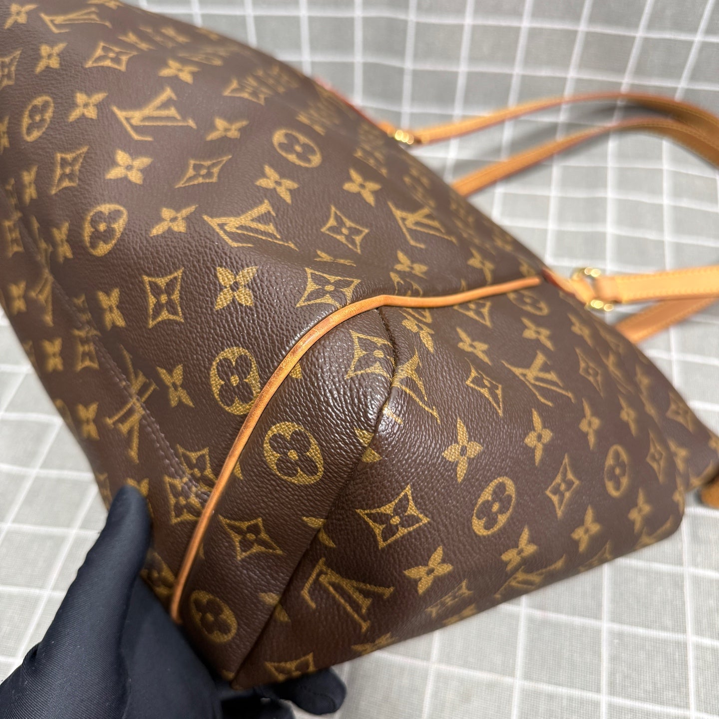 Louis Vuitton Leather M56688