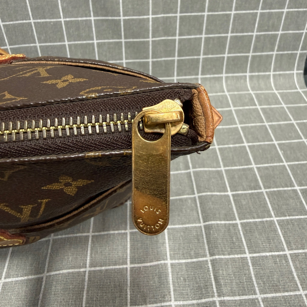 Louis Vuitton Leather M56688