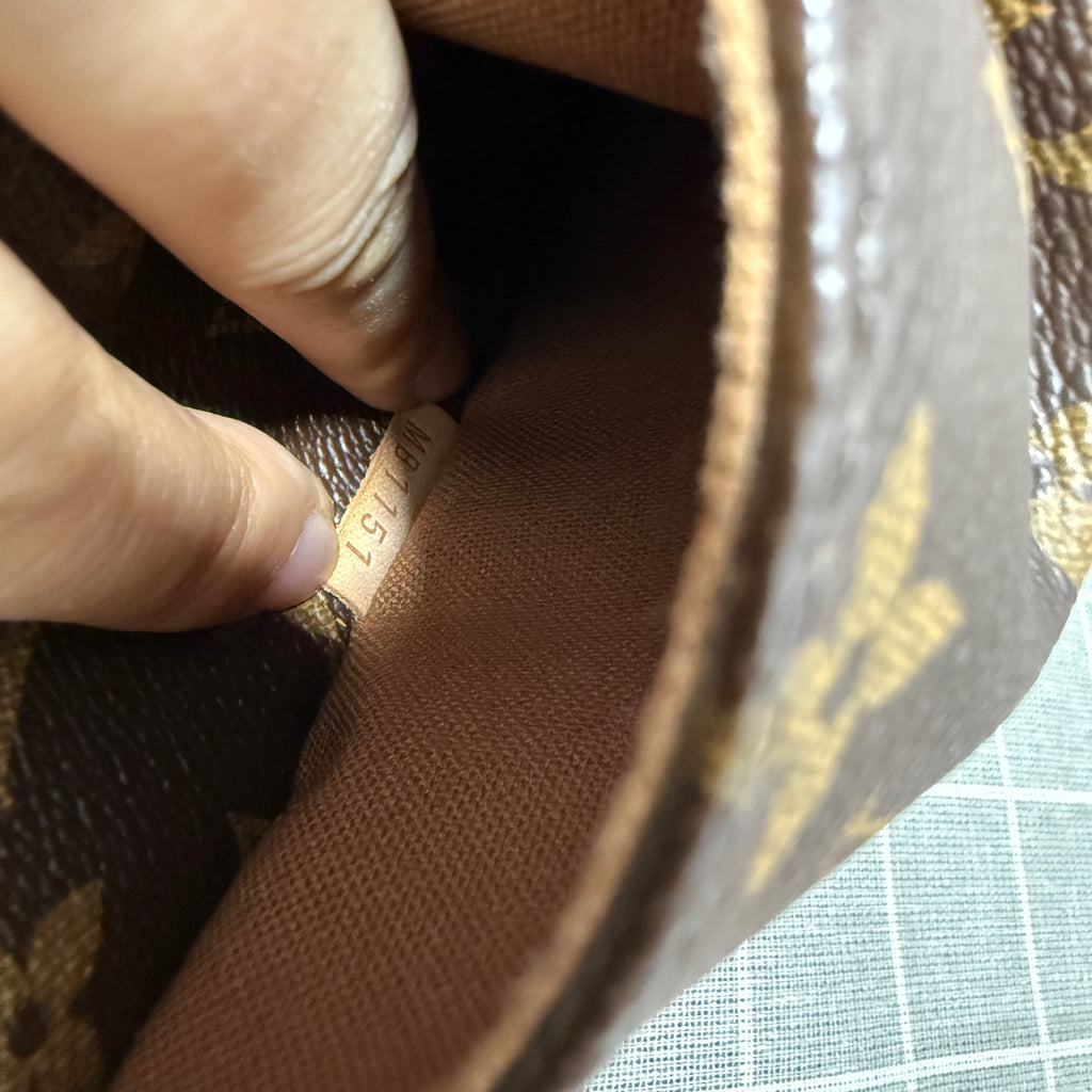 Louis Vuitton Leather M56688