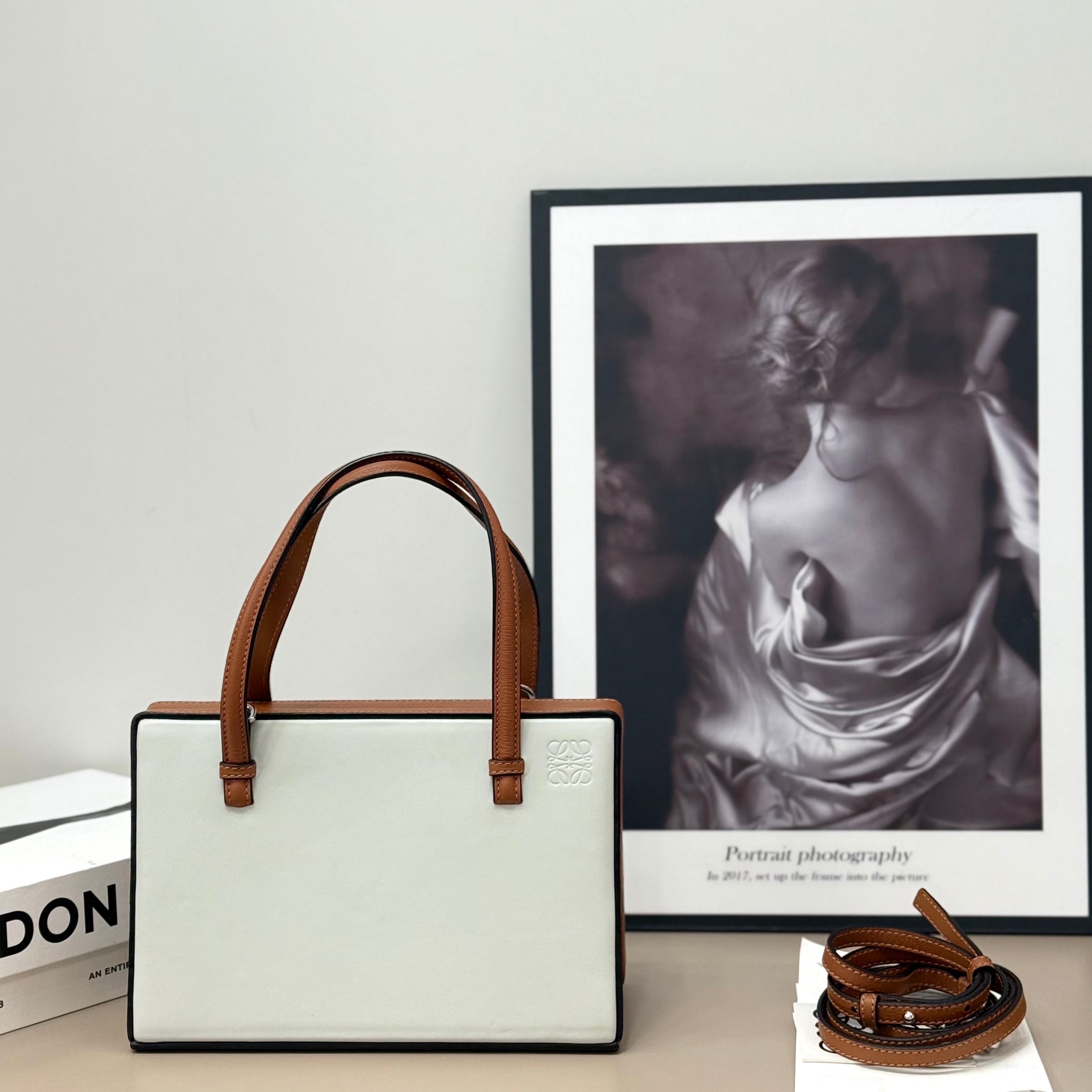 Loewe Crossbody 309.56.W84-2530