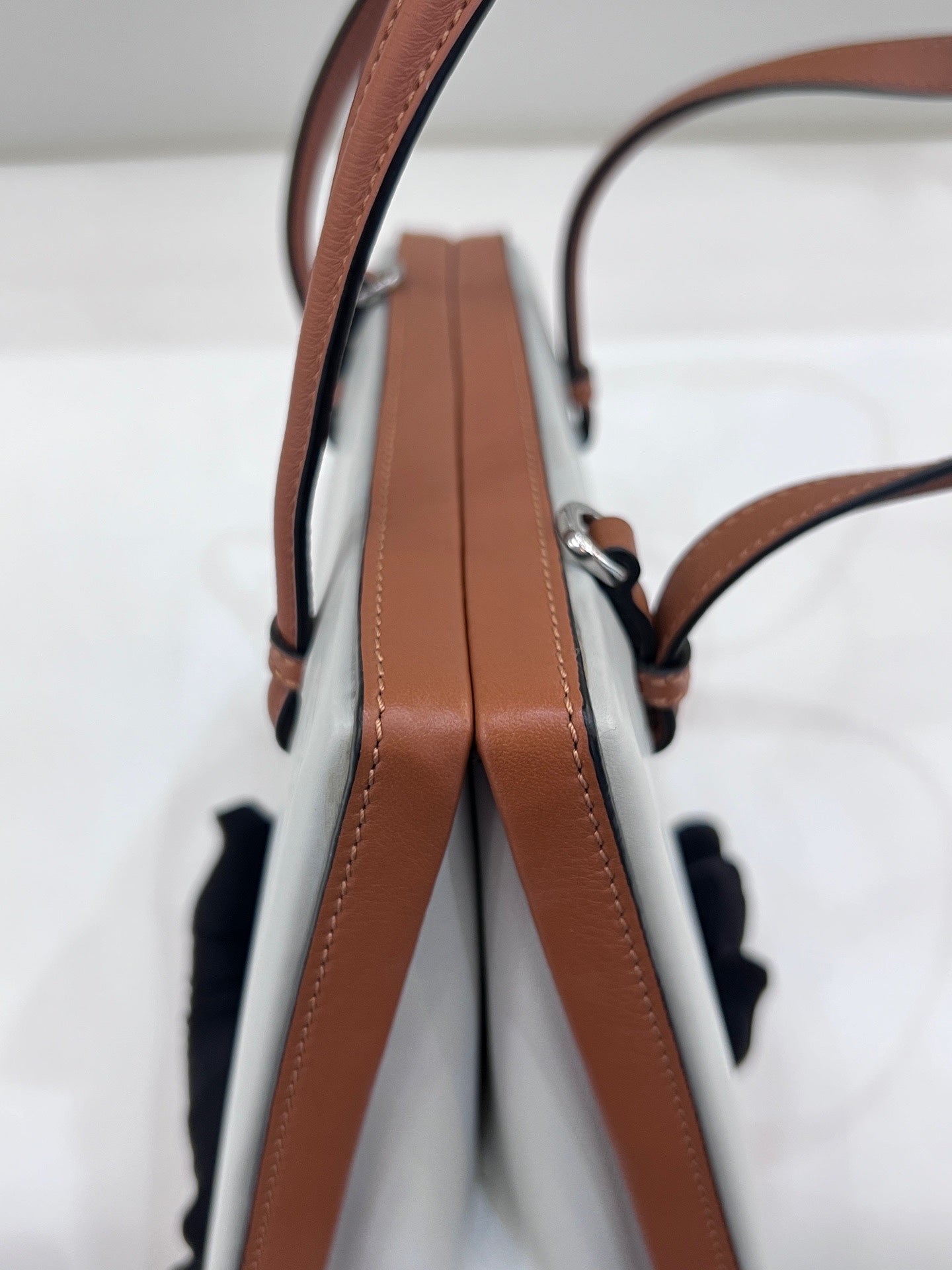 Loewe Crossbody 309.56.W84-2530