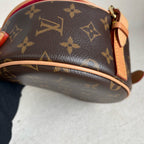 Louis Vuitton Saddle Bag