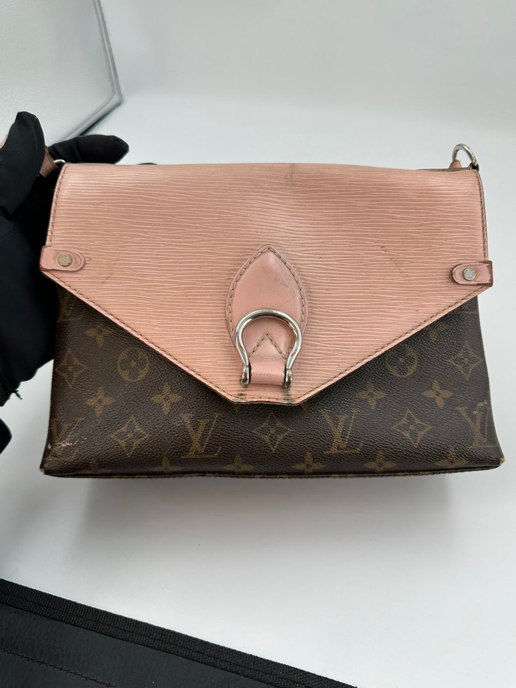 Louis Vuitton Lou Leather Pink Shoulder Bag