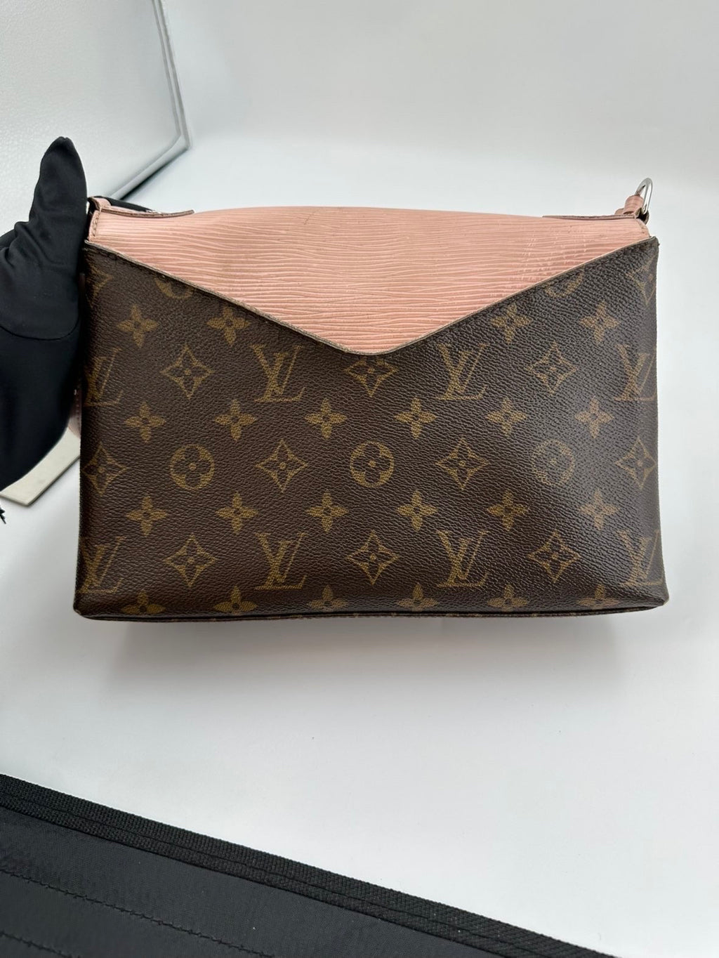 Louis Vuitton Lou Leather Pink Shoulder Bag