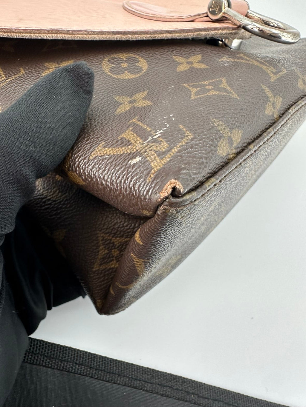 Louis Vuitton Lou Leather Pink Shoulder Bag