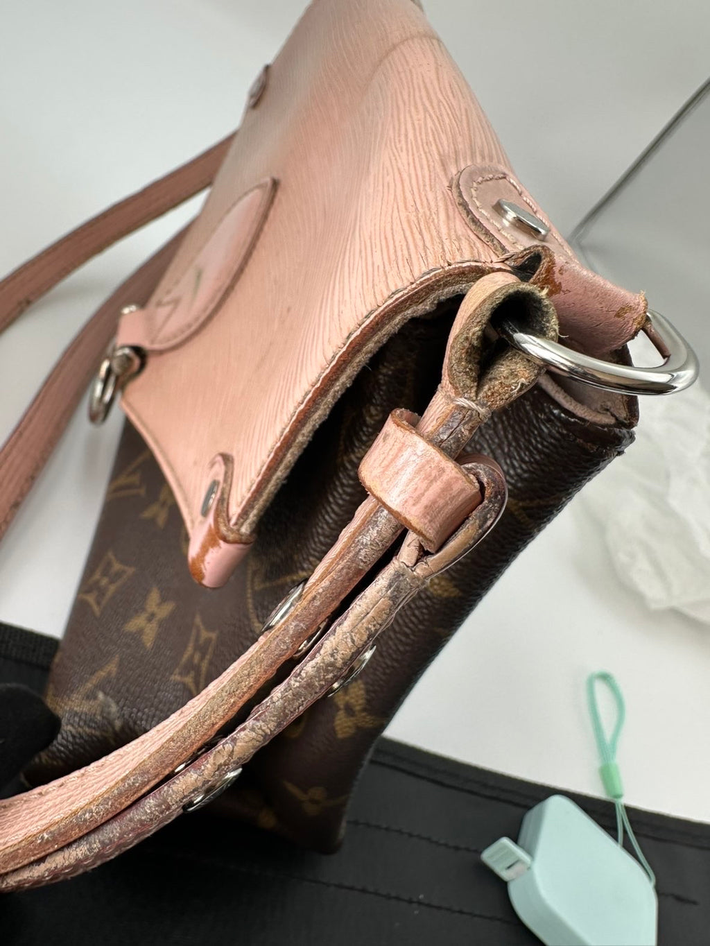 Louis Vuitton Lou Leather Pink Shoulder Bag