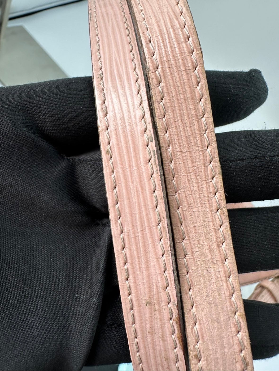 Louis Vuitton Lou Leather Pink Shoulder Bag