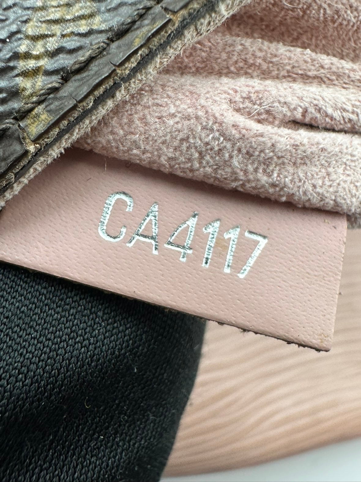 Louis Vuitton Lou Leather Pink Shoulder Bag