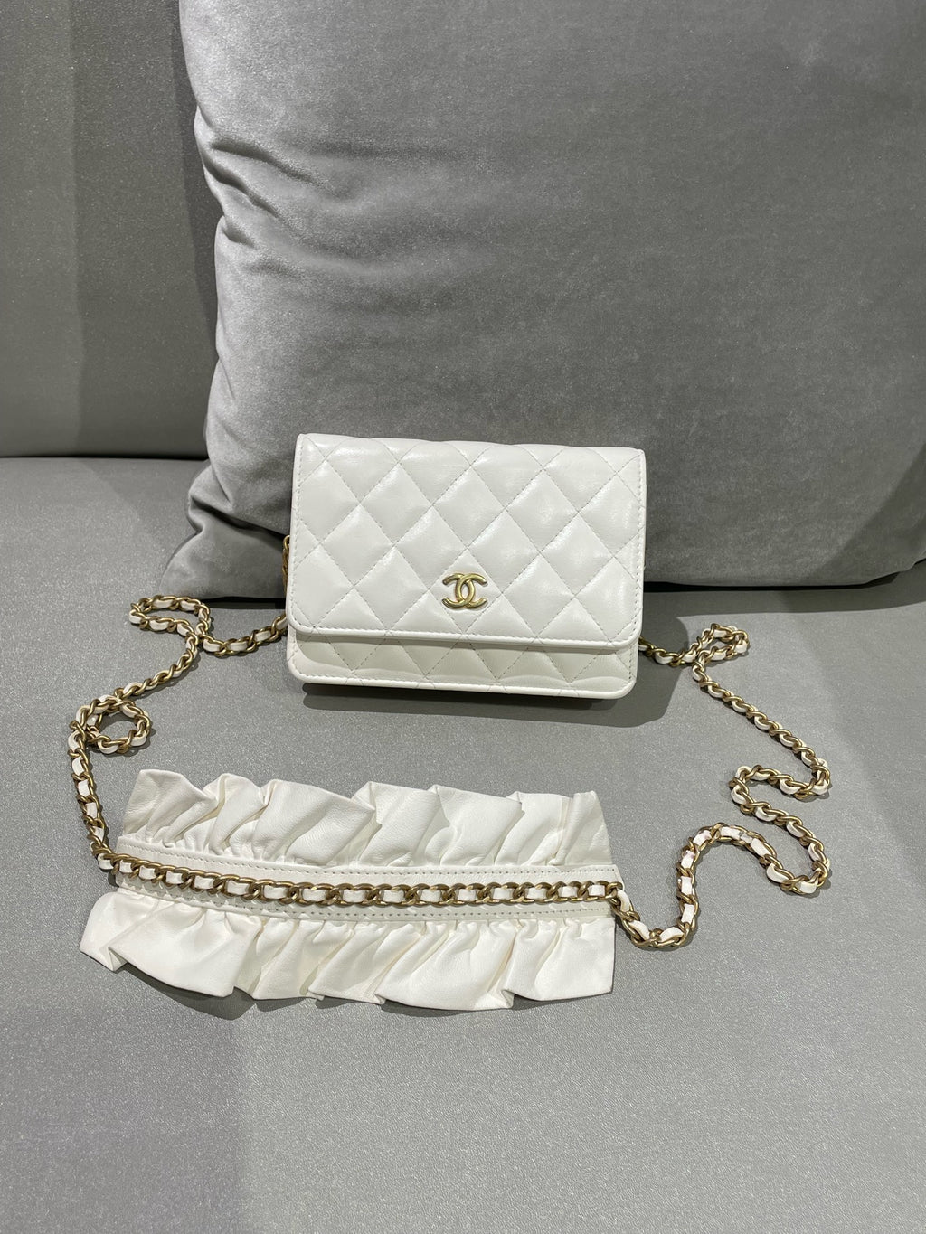 Chanel White Crossbody AP1820B0436910601